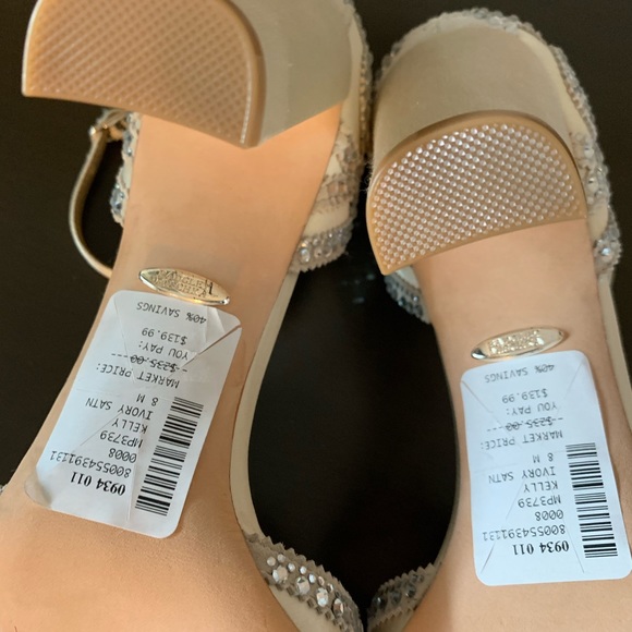 NWT Badgley Mischka Ivory Satin Kelly Heels - Picture 5 of 7
